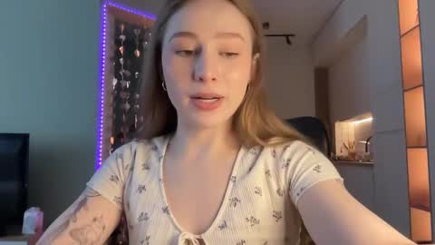 Snapshot of whoisalisa chatting on 03/04/25, 09:51 Alisa online show from 03/04/25, 09:51