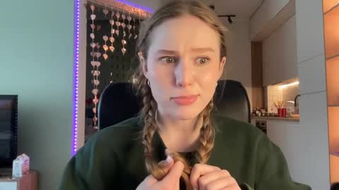 Snapshot of whoisalisa chatting on 03/08/25, 10:11 Alisa online show from 03/08/25, 10:11