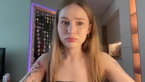 Snapshot of whoisalisa chatting on 03/11/25, 09:56 Alisa online show from 03/11/25, 09:56