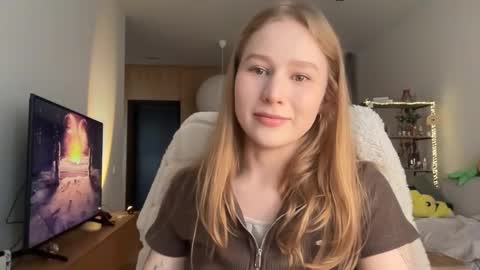 Snapshot of whoisalisa chatting on 09/19/25, 07:32 Alisa online show from 09/19/25, 07:32