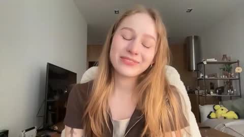 Snapshot of whoisalisa chatting on 09/24/25, 06:50 Alisa online show from 09/24/25, 06:50