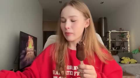 Snapshot of whoisalisa chatting on 09/26/25, 07:01 Alisa online show from 09/26/25, 07:01