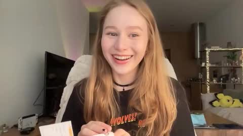 Snapshot of whoisalisa chatting on 10/09/25, 07:50 Alisa online show from 10/09/25, 07:50