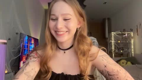 Snapshot of whoisalisa chatting on 10/31/25, 08:04 Alisa online show from 10/31/25, 08:04