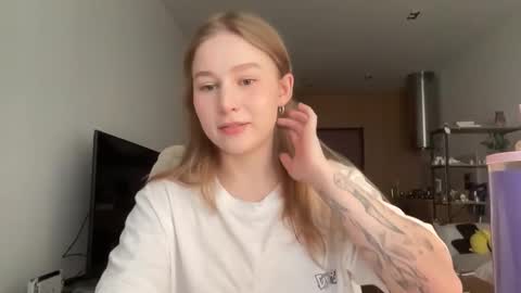 Snapshot of whoisalisa chatting on 11/10/25, 07:29 Alisa online show from 11/10/25, 07:29