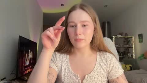 Snapshot of whoisalisa chatting on 02/15/26, 07:51 Alisa online show from 02/15/26, 07:51