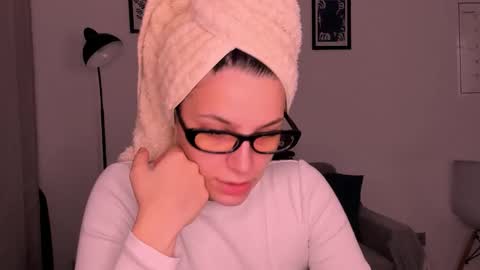 whoislulu online show from 10/21/25, 06:52