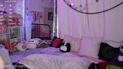 Snapshot of wholesomefilth chatting on 09/19/25, 03:19 Zoe Grace online show from 09/19/25, 03:19