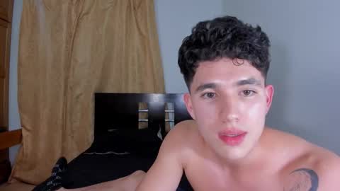 whos_he online show from 11/30/25, 12:58