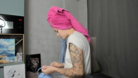 Snapshot of why_again_me chatting on 12/05/25, 07:32 Veronica online show from 12/05/25, 07:32