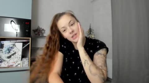 Snapshot of why_again_me chatting on 12/19/25, 06:15 Veronica online show from 12/19/25, 06:15