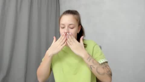 Snapshot of why_again_me chatting on 02/04/26, 08:36 Veronica online show from 02/04/26, 08:36