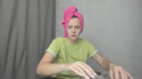 Snapshot of why_again_me chatting on 03/03/26, 07:42 Veronica online show from 03/03/26, 07:42