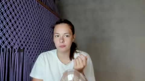 Veronica online show from 06/19/26, 08:12