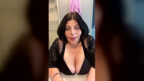 Snapshot of wickedbbwcat chatting on 06/17/26, 04:30 Katie Love online show from 06/17/26, 04:30