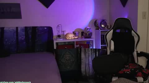 Snapshot of widthofapeach chatting on 02/17/26, 01:46 Gretchen Jimmy online show from 02/17/26, 01:46