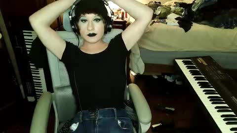 Countess of Hotdogs online show from 11/20/25, 05:51