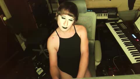 Countess of Hotdogs online show from 12/14/25, 03:34