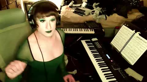 Countess of Hotdogs online show from 12/18/25, 06:30