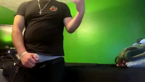 Snapshot of wifeleftm chatting on 02/09/25, 12:19 simbastud online show from 02/09/25, 12:19