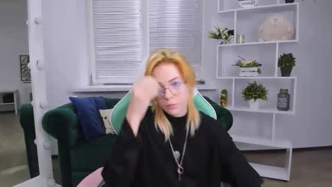 wild_berry_soul online show from 10/17/25, 05:54