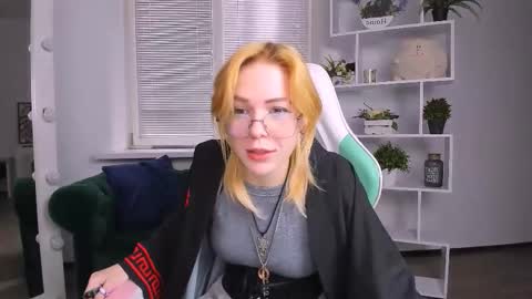 wild_berry_soul online show from 10/21/25, 05:41