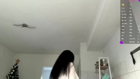 Mia online show from 10/17/25, 07:00