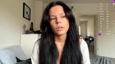 Mia online show from 11/07/25, 08:03