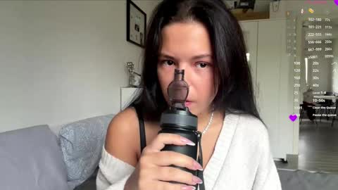 Mia online show from 11/28/25, 08:06