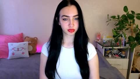Snapshot of wildkittenx_ chatting on 06/05/26, 05:03 Alena online show from 06/05/26, 05:03