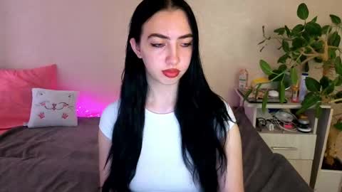 Snapshot of wildkittenx_ chatting on 06/09/26, 04:02 Alena online show from 06/09/26, 04:02