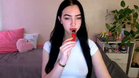 Snapshot of wildkittenx_ chatting on 06/12/26, 04:11 Alena online show from 06/12/26, 04:11