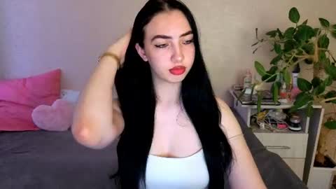 Snapshot of wildkittenx_ chatting on 06/14/26, 04:03 Alena online show from 06/14/26, 04:03