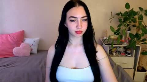 Snapshot of wildkittenx_ chatting on 06/19/26, 04:50 Alena online show from 06/19/26, 04:50