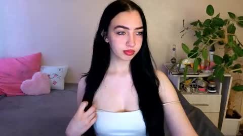 Snapshot of wildkittenx_ chatting on 06/20/26, 04:15 Alena online show from 06/20/26, 04:15