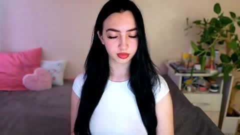 Snapshot of wildkittenx_ chatting on 06/27/26, 04:06 Alena online show from 06/27/26, 04:06
