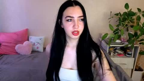 Snapshot of wildkittenx_ chatting on 07/01/26, 04:03 Alena online show from 07/01/26, 04:03