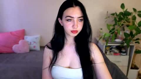 Snapshot of wildkittenx_ chatting on 07/02/26, 04:07 Alena online show from 07/02/26, 04:07