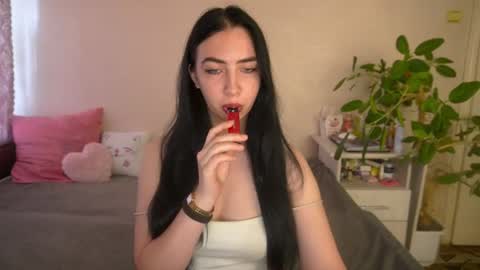 Snapshot of wildkittenx_ chatting on 07/17/26, 05:03 Alena online show from 07/17/26, 05:03