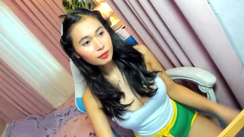 Snapshot of wildkittytrans chatting on 11/16/25, 07:47 CHRISTINE online show from 11/16/25, 07:47