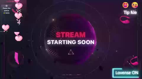 Snapshot of wildmaxine chatting on 12/16/25, 08:19 MAX online show from 12/16/25, 08:19