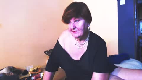 Snapshot of wildredcat chatting on 02/16/25, 11:38 WildRedCat online show from 02/16/25, 11:38