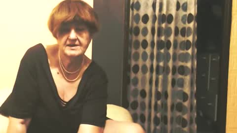 Snapshot of wildredcat chatting on 11/05/25, 04:18 WildRedCat online show from 11/05/25, 04:18