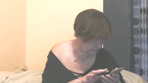 Snapshot of wildredcat chatting on 11/11/25, 11:32 WildRedCat online show from 11/11/25, 11:32