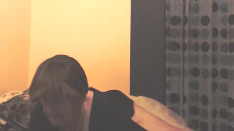 Snapshot of wildredcat chatting on 11/19/25, 10:21 WildRedCat online show from 11/19/25, 10:21