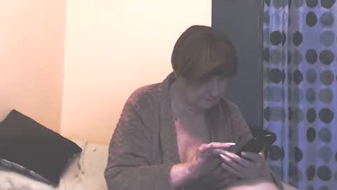 Snapshot of wildredcat chatting on 11/21/25, 10:36 WildRedCat online show from 11/21/25, 10:36