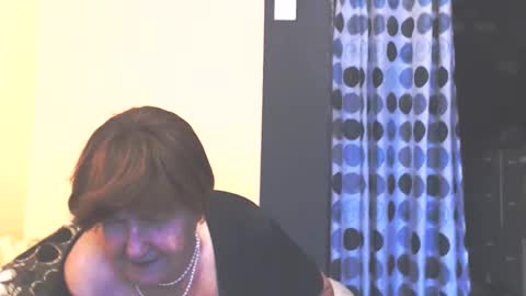 Snapshot of wildredcat chatting on 11/22/25, 01:43 WildRedCat online show from 11/22/25, 01:43