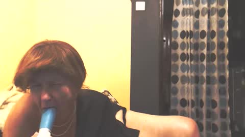 Snapshot of wildredcat chatting on 11/25/25, 09:15 WildRedCat online show from 11/25/25, 09:15