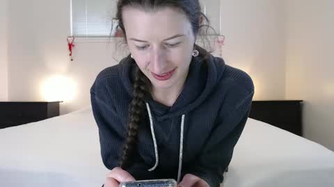 Snapshot of wildrose_l chatting on 02/24/25, 12:09 WildRose L - check my Pinned tweet if you dont see me online within 5 minutes after Ive sent email notifications online show from 02/24/25, 12:09