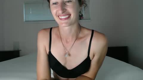 Snapshot of wildrose_l chatting on 09/18/25, 01:51 WildRose L - check my Pinned tweet if you dont see me online within 5 minutes after Ive sent email notifications online show from 09/18/25, 01:51